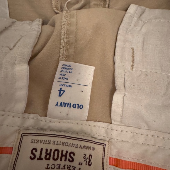 Old Navy Shorts Perfect 3 1/2" Favorite Cuffed Khakis Rolled - Picture 3 of 4